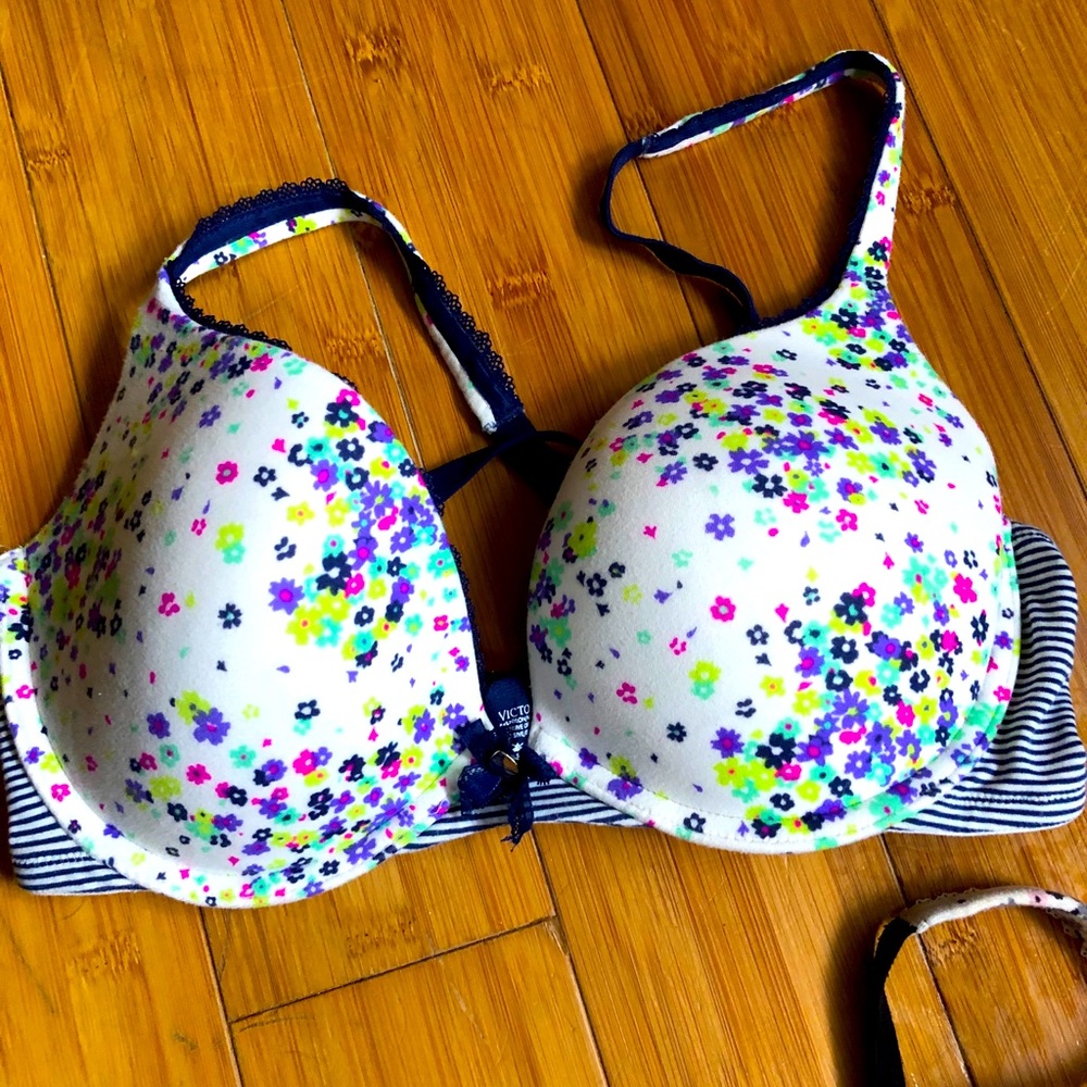 Victoria’s Secret bra 34d